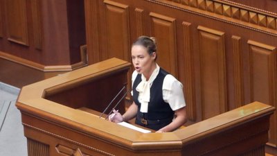 Юля, давай: Королевська з чоловіком написали заяви на складання мандатів нардепів