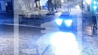 У Львові водій вчинив наругу над улюбленим стовпчиком Садового (ВІДЕО)