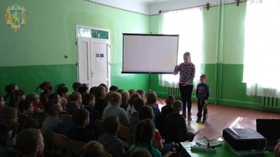 Школярів на Перемишлянщині навчали сортувати відходи