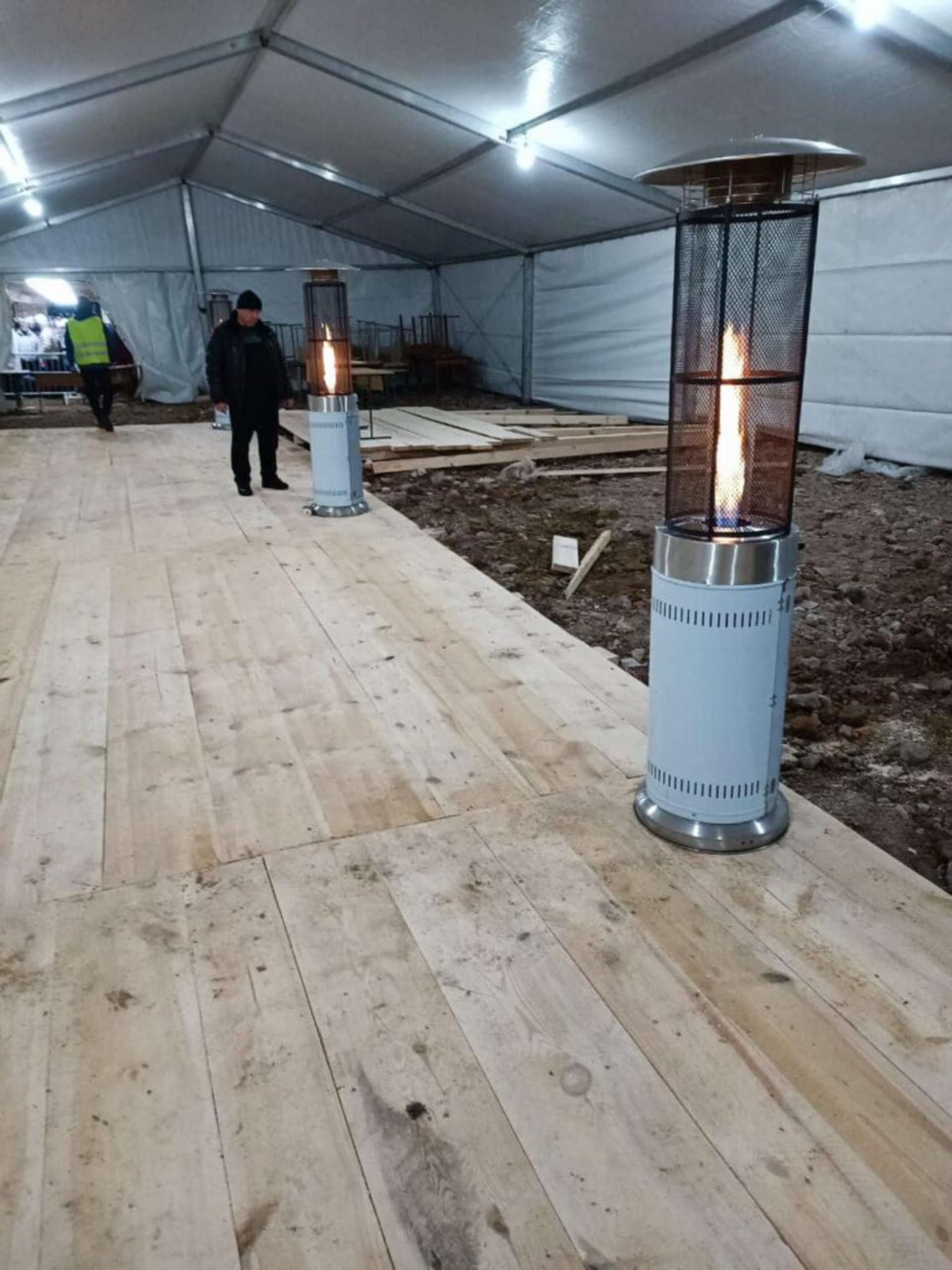 На пункті перетину кордону з Польщею поставили лавочки та змонтували розетки, фото ЛОДА