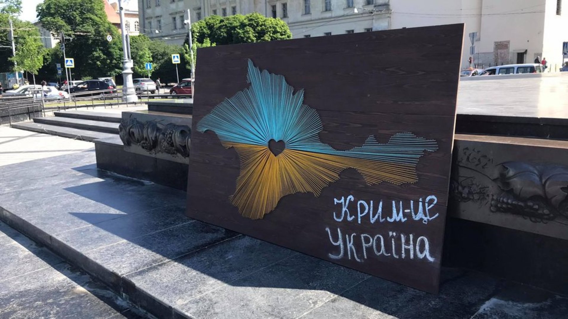 На повітряних кульках до Криму: львів'яни створили послання до кримських татар