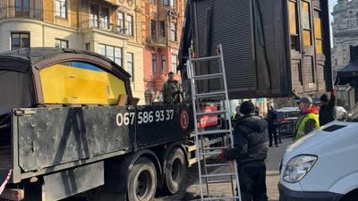 У центрі Львова знищують приватний бізнес