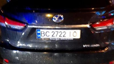 У центрі Львова зупинили п’яну жінку на "Лексусі" (ВІДЕО)