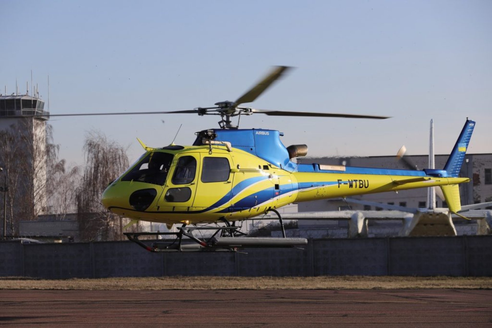 Україна отримала від Франції два гелікоптери Airbus H125. Фото ДПСУ