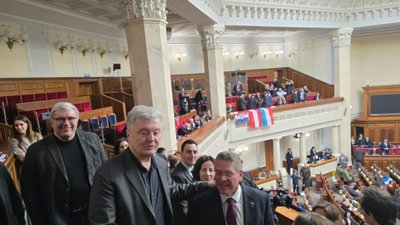 Порошенко просить зберегти демократію в Україні