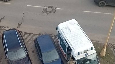 В Ужгороді не дуже оригінально роздавали повістки (ФОТО)