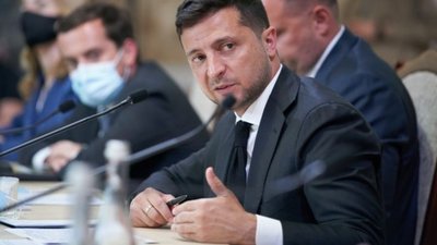 Зеленський пообіцяв стабілізувати курс до 30 гривень за долар
