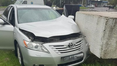 На Львівщині водій в’їхав у пам’ятник