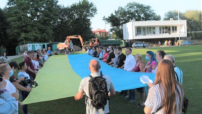 У Львові розгорнули 20-ти метровий "Прапор Єдності" (ФОТОРЕПОРТАЖ)
