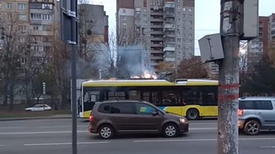 У Львові горів новий тролейбус (ФОТО)