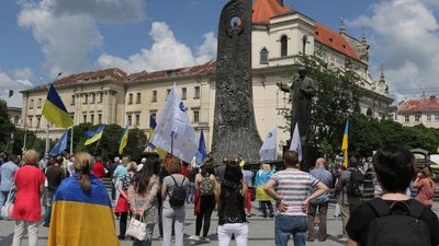 Львів'яни вийшли на "барикади" на підтримку Петра Порошенка (ФОТОРЕПОРТАЖ)