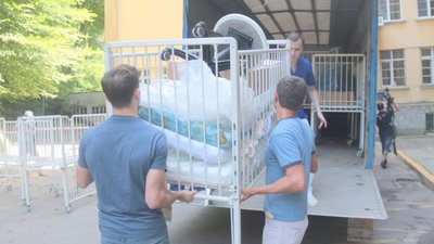 Львівська лікарня "Охматдит" отримала 12 ліжечок для новонароджених (ФОТО, ВІДЕО)