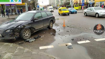 На Сихові не розминулись дві автівки (ФОТО)