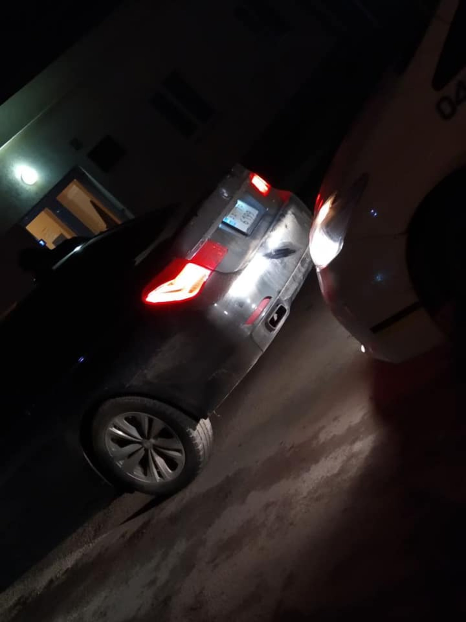 У Львові водій протаранив авто поліції. Фото Варта-1