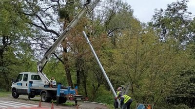У Львові відновили світлофорний об’єкт, який збив автомобіль