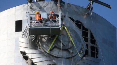 З монумента Батьківщина-мати у Києві демонтували радянський герб