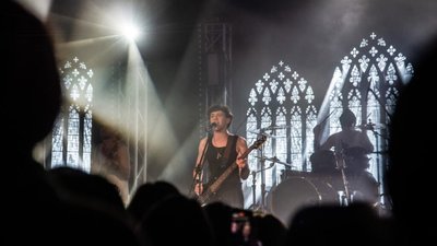 Співак із Маріуполя Enleo розчулив соцмережі емоційним виконанням треку