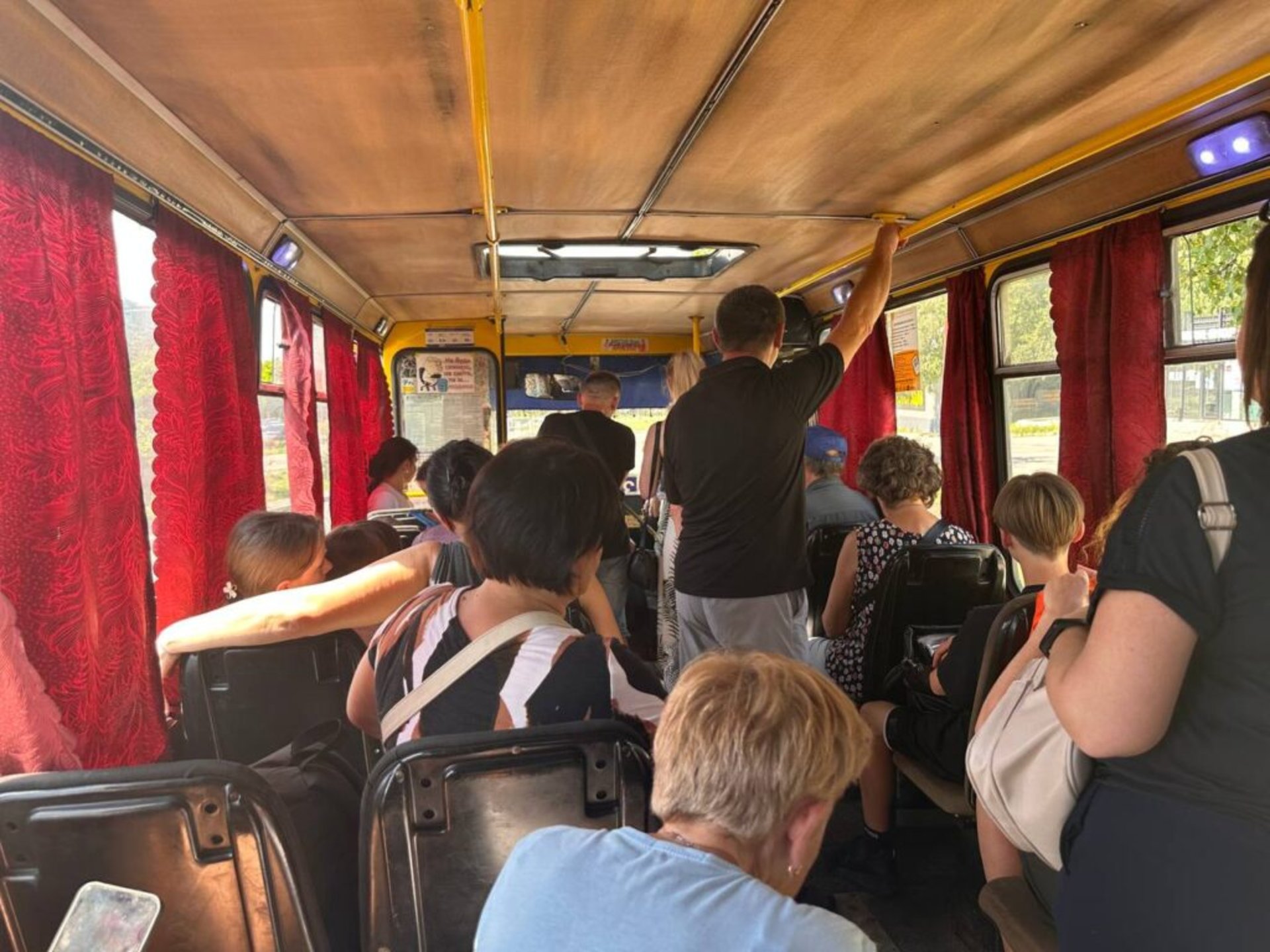 У Львові пасажири маршрутки опинились у пастці, фото Четверта студія