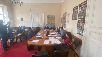Екологи Львівської області просять людей припинити спалювати траву