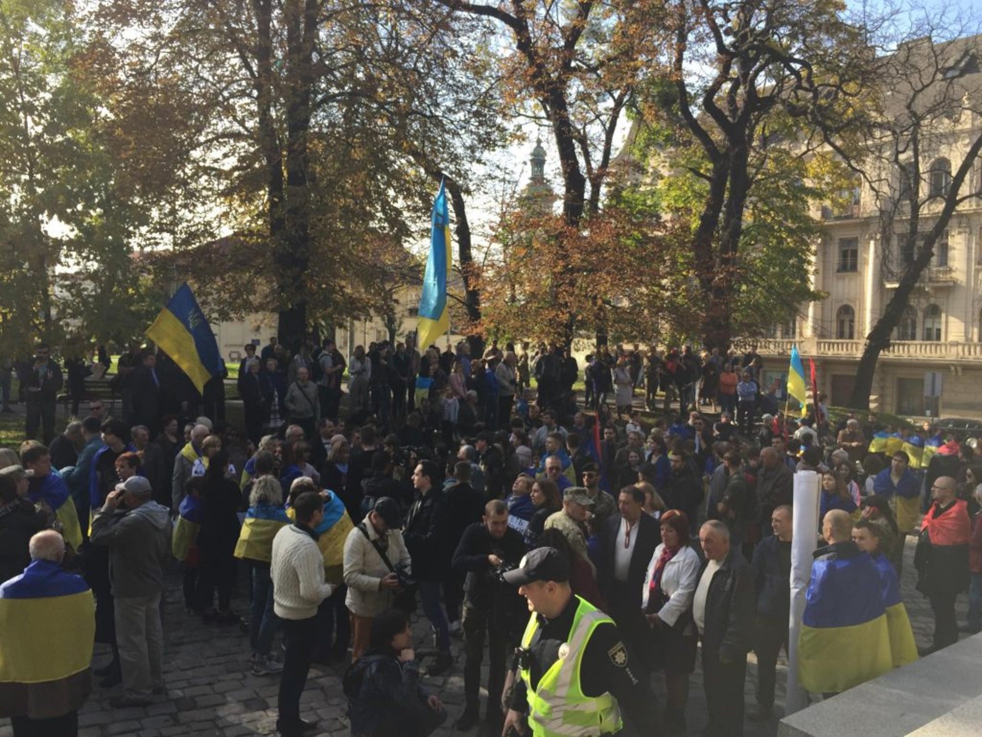 У Львові вшановують захисників і виступають проти капітуляції . Фото Юра Кенцало 4studio