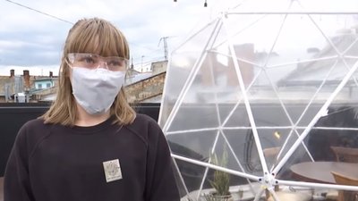 У Львові ресторан пропонує відвідувачам поїсти у скляній кулі на даху (ВІДЕО)