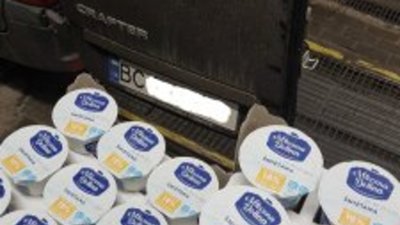 На митниці Львівщини вилучили понад 300 упаковок сметани
