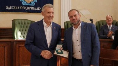 Ківалов нагородив директора одеського бюро НАБУ