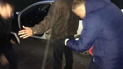 Дільничного, спійманого на хабарі у Львові, відпустили