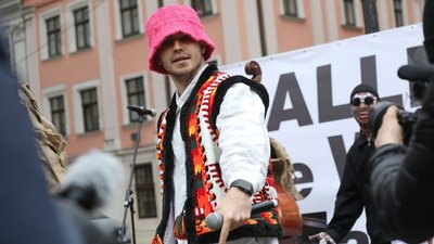 Kalush Orchestra показав кліп на пісню «Стефанія», знятий у Бучі та Бородянці