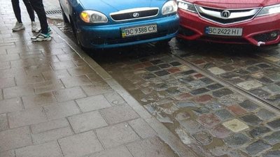 У центрі Львова не розминулись автомобілі (ФОТО)