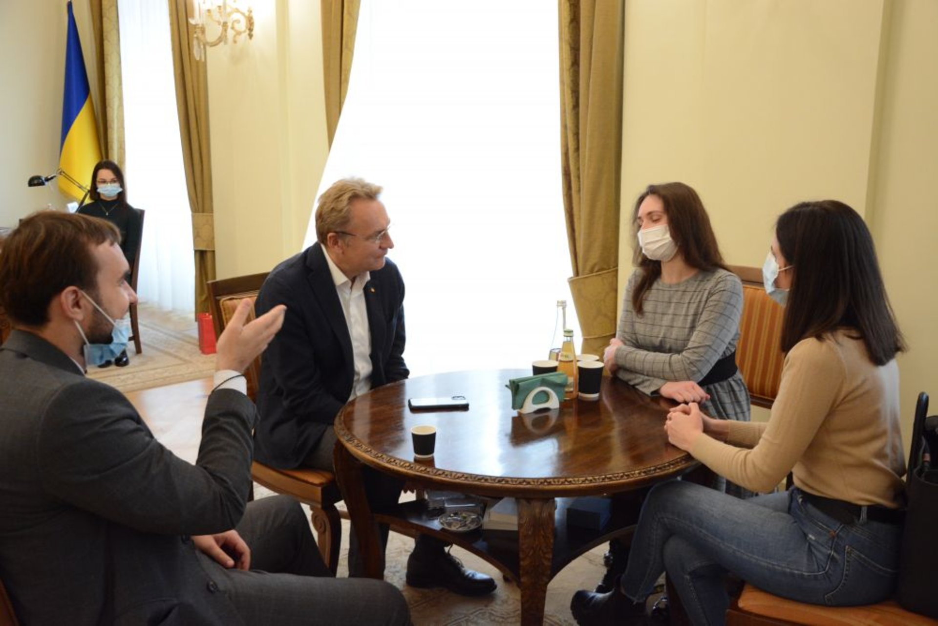 У Львові студенти-медики врятували життя чоловіку, фото ЛМР