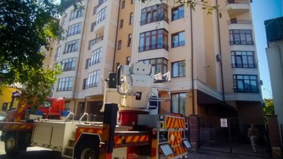 У Львові однорічний малюк закрив бабусю на балконі