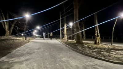Вулиця сяє, як наше майбутнє: у Трускавці освітили парк