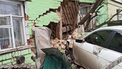 У Фастові іномарка в'їхала у житловий будинок (ФОТО)