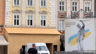 У центрі Львова встановили риштування (ФОТО)
