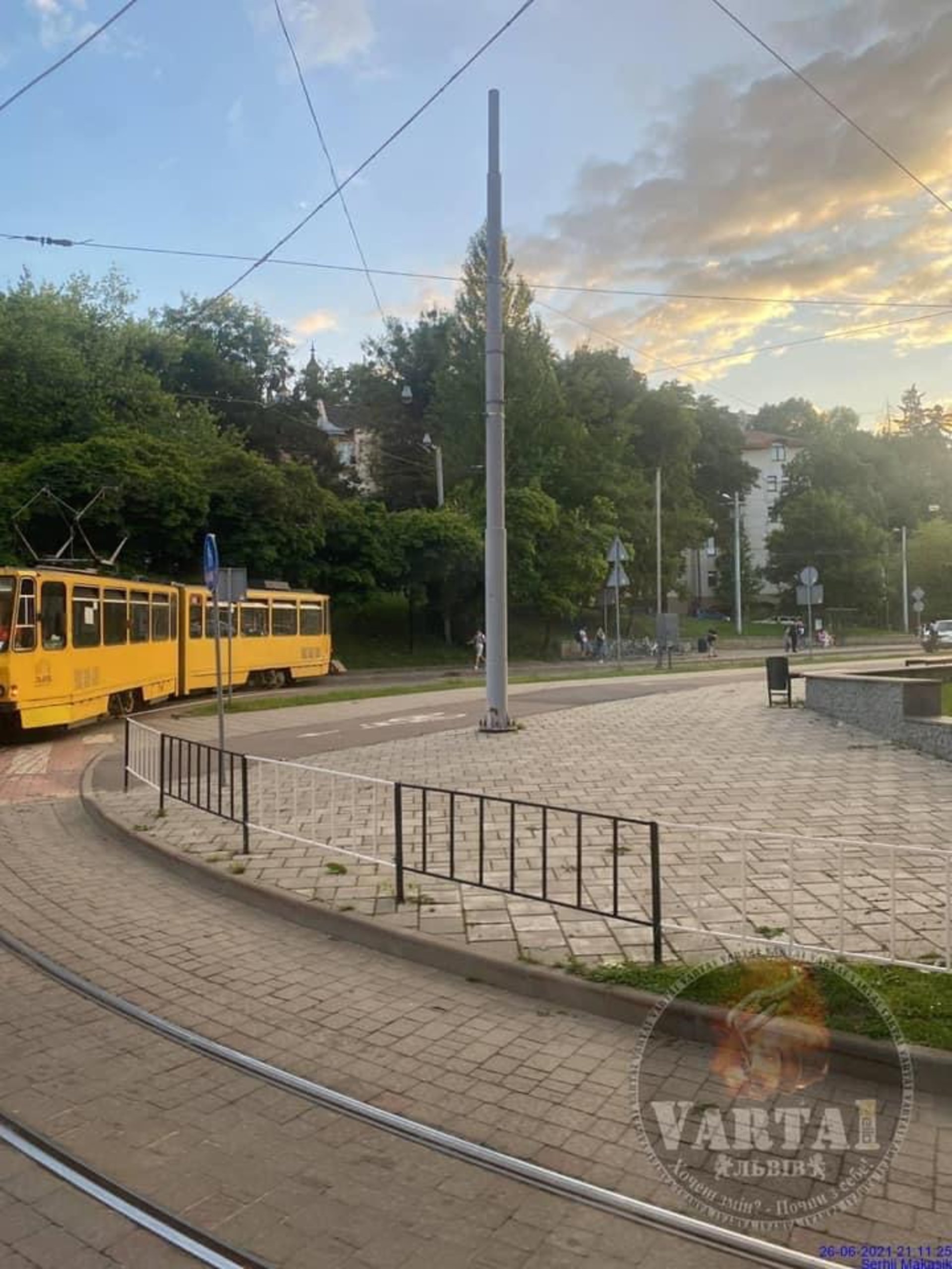У Львові з рейок зійшов трамвай