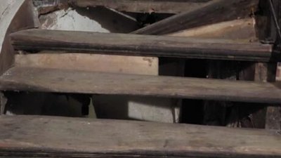 У центрі Львова обвалились деревʼяні сходи
