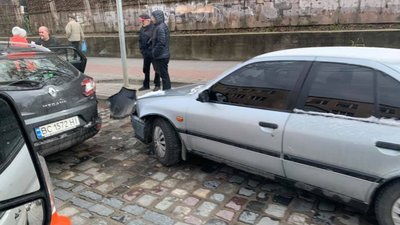 На Коперника не розминулись автомобілі (ФОТО)