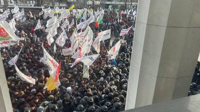 У Києві стались сутички, поліція застосувала сльозогінний газ (ФОТО, ВІДЕО)