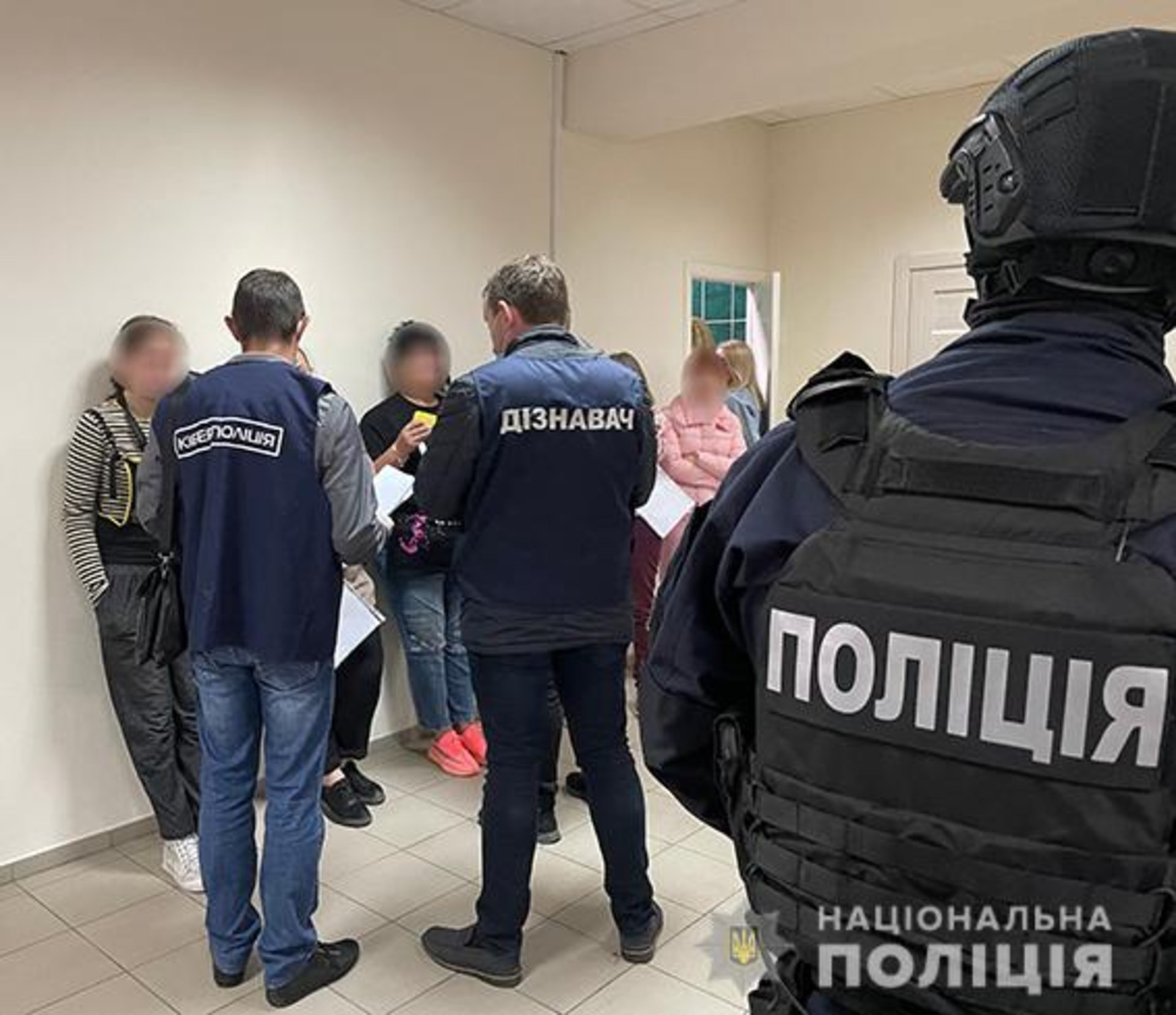 Поліція накрила шахрайський call-центр в офісі Миколаєва