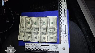 У Львові патрульні відмовились від 500 доларів (ФОТО)