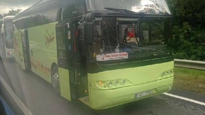 На трасі "Львів - Тернопіль" позашляховик не розминувся із рейсовим автобусом (ФОТО)