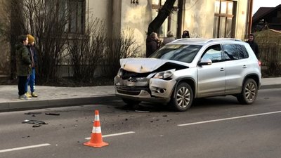 Франківський чиновник, котрий вчинив п’яну ДТП, звільнився з роботи (ФОТО)