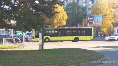 У Львові новенький автобус потрапив у ДТП (ФОТО)
