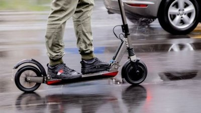 У Раді готують закон для водіїв електросамокатів: щоб дотримувались ПДР