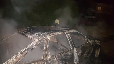 На Пустомитівщині горів «Opel Vectra»