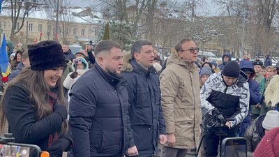 Садовий влаштував театральну виставу біля Бандери у Львові