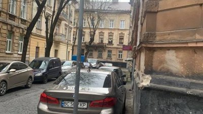 У Львові скаржаться на паркування у центрі міста (ФОТО)