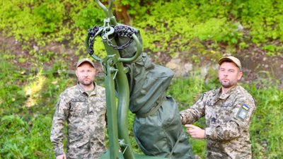 На Львівщині військовим передали автомобілі