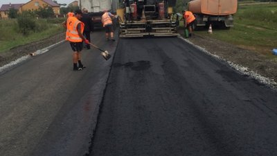 Водіям: у Буському районі проводиться ремонт дороги